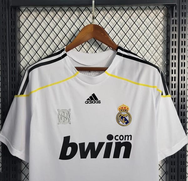Retro 09/10 Real Madrid Home Jersey - Image 8