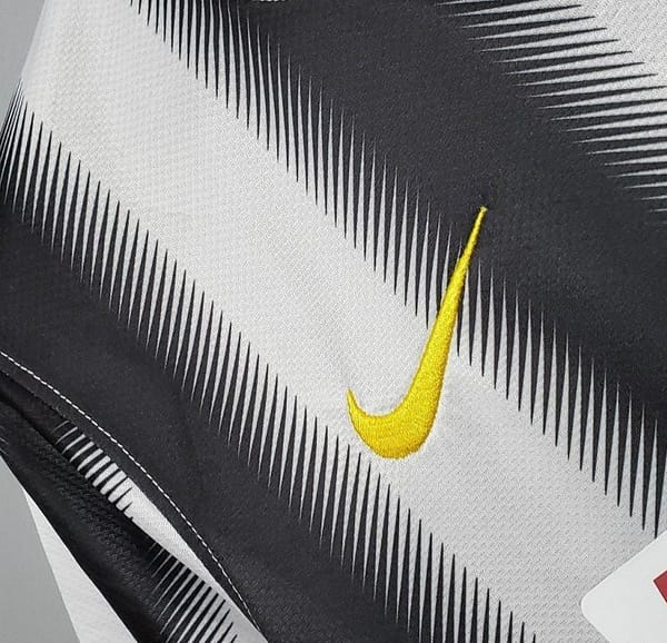 Retro 10/11 Juventus Home Jersey - Image 3