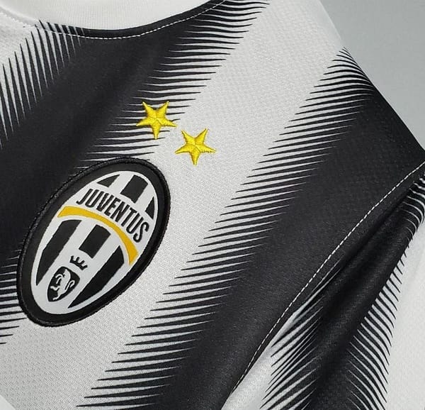 Retro 10/11 Juventus Home Jersey - Image 4