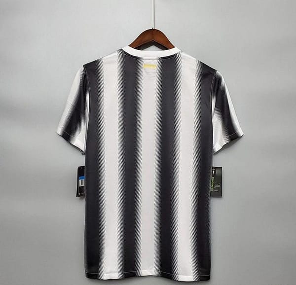 Retro 10/11 Juventus Home Jersey - Image 5