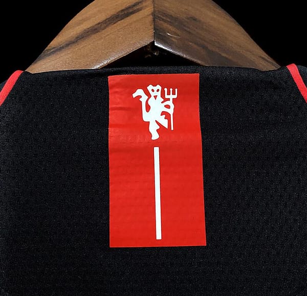 Retro 07/08 Manchester United Away Black Jersey - Image 3