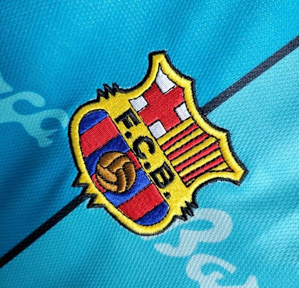 Retro 1995-97 Barcelona Away Jersey - Image 4