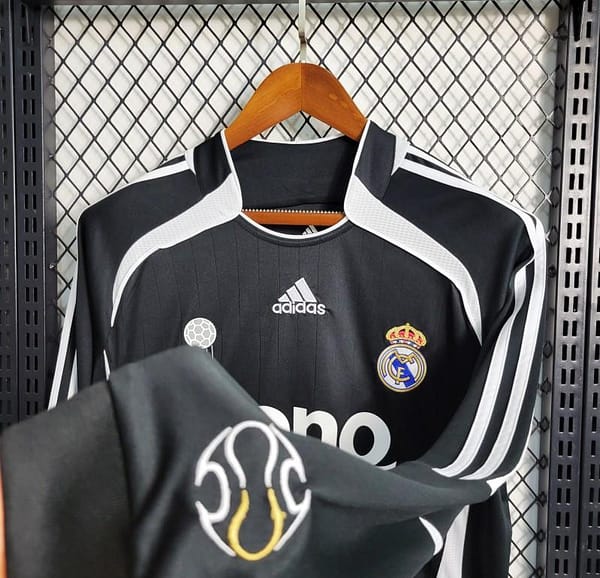 Retro 06-07 Real Madrid Third Long Sleeve Jersey - Image 4