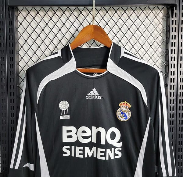 Retro 06-07 Real Madrid Third Long Sleeve Jersey - Image 6