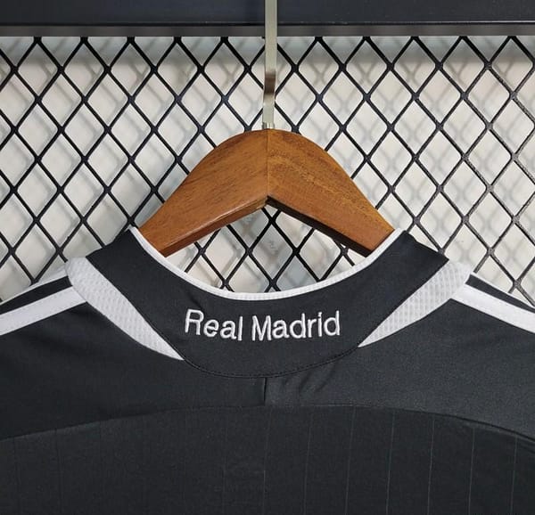 Retro 06-07 Real Madrid Two Guest - Image 11