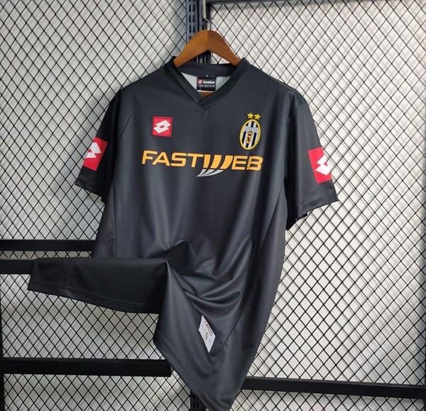 Retro 01-02 Juventus Away Black Soccer Jersey - Image 3