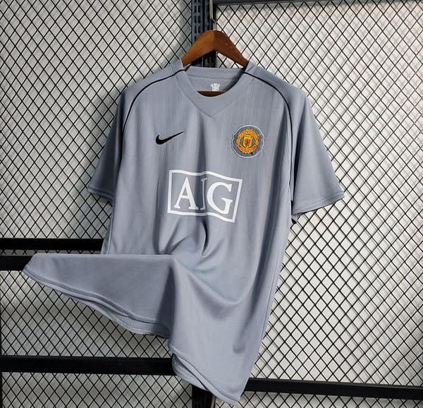 Retro 07-08 Manchester United Gray Goalkeeper Jersey - Image 4