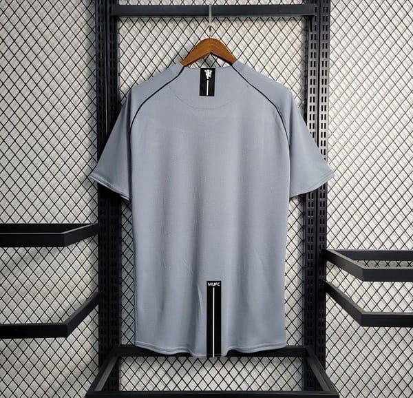 Retro 07-08 Manchester United Gray Goalkeeper Jersey - Image 5