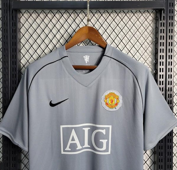 Retro 07-08 Manchester United Gray Goalkeeper Jersey - Image 6