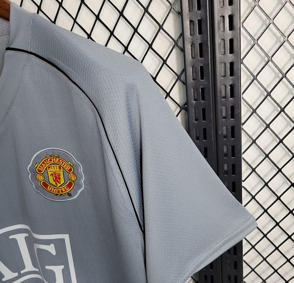 Retro 07-08 Manchester United Gray Goalkeeper Jersey - Image 7