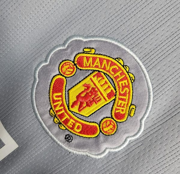 Retro 07-08 Manchester United Gray Goalkeeper Jersey - Image 9