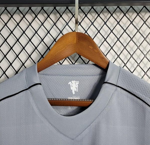 Retro 07-08 Manchester United Gray Goalkeeper Jersey - Image 3