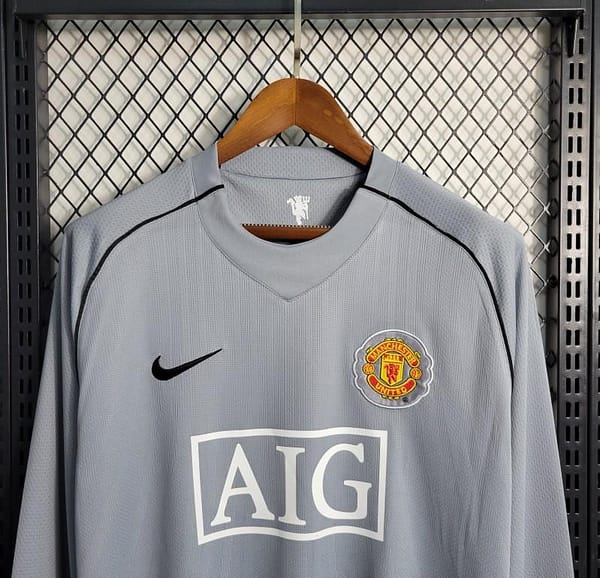 Retro 07-08 Manchester United Gray Goalkeeper Jersey - Image 4