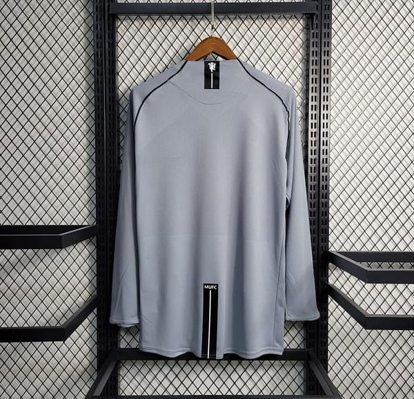 Retro 07-08 Manchester United Gray Goalkeeper Jersey - Image 5