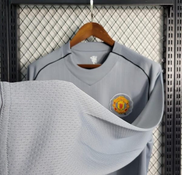 Retro 07-08 Manchester United Gray Goalkeeper Jersey - Image 6