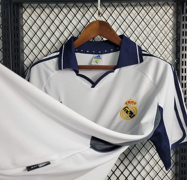 Retro 00-01 Real Madrid Home Jersey - Image 4