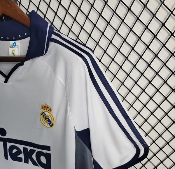 Retro 00-01 Real Madrid Home Jersey - Image 5