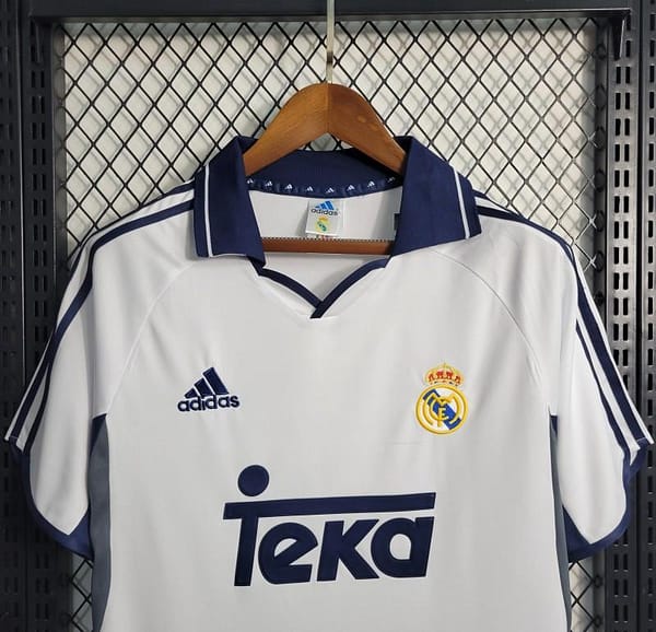 Retro 00-01 Real Madrid Home Jersey - Image 6