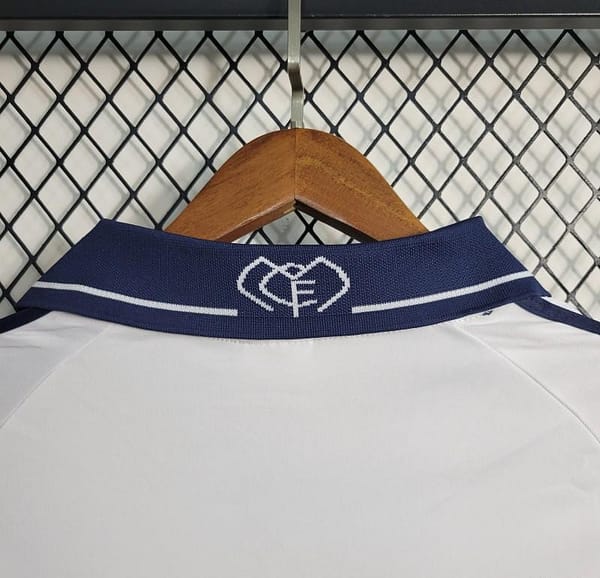 Retro 00-01 Real Madrid Home Jersey - Image 10