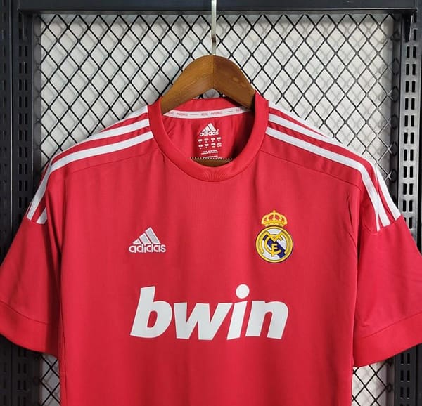 Retro11-12 Real Madrid Away Red Jersey - Image 7