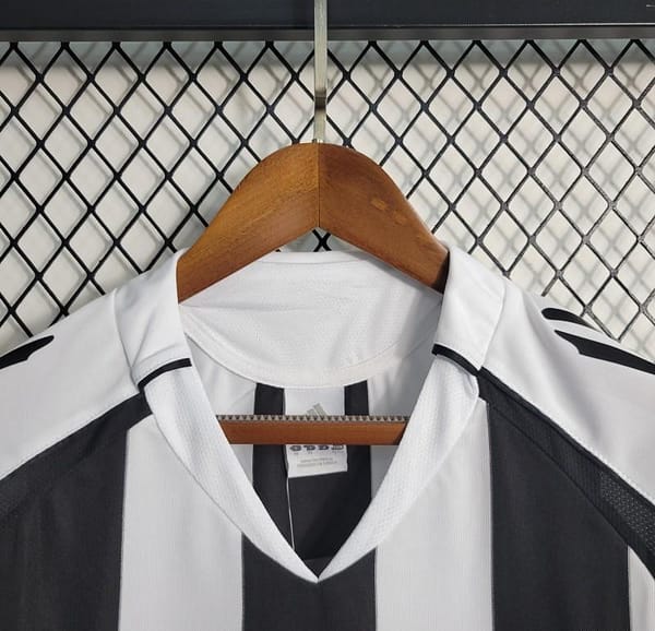 Retro 04-06 Newcastle United Home Jersey - Image 2