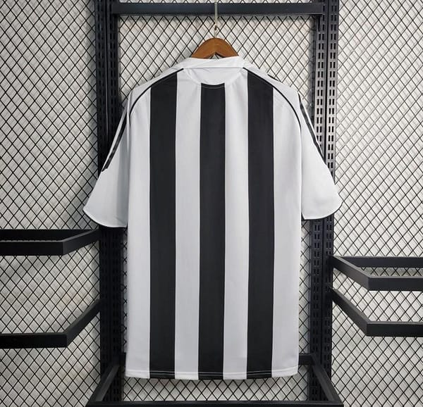 Retro 04-06 Newcastle United Home Jersey - Image 8