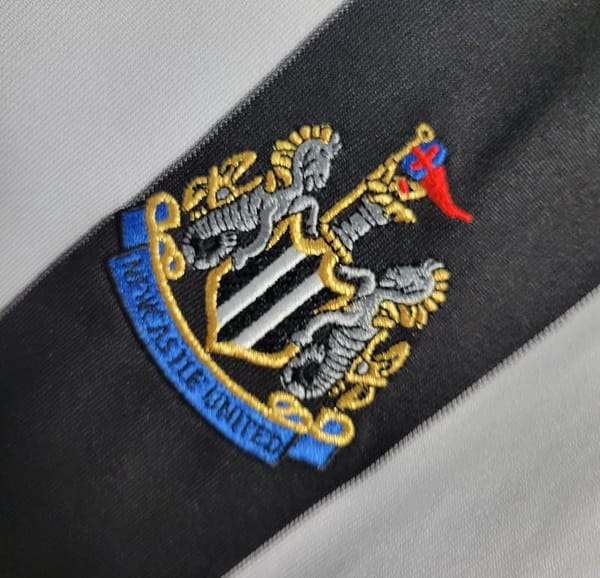 Retro 04-06 Newcastle United Home Jersey - Image 10
