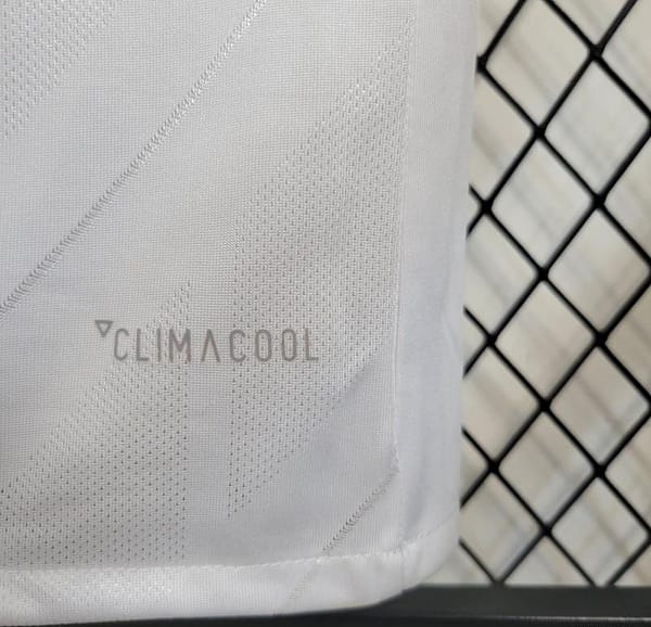 Retro 17/18 Real Madrid Home Jersey - Image 9