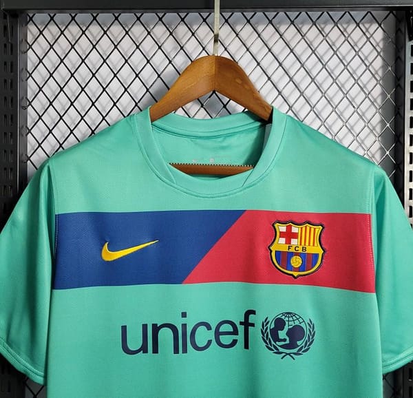 Retro 10/11 Barcelona Away Green Jersey - Image 3