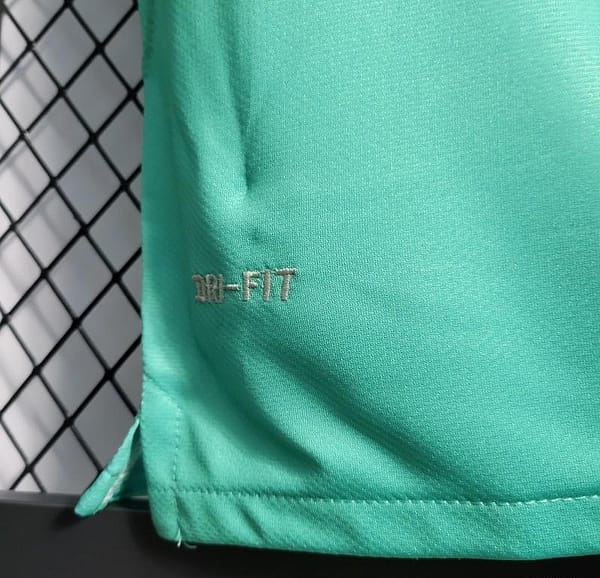 Retro 10/11 Barcelona Away Green Jersey - Image 4