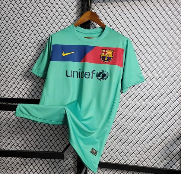Retro 10/11 Barcelona Away Green Jersey - Image 7