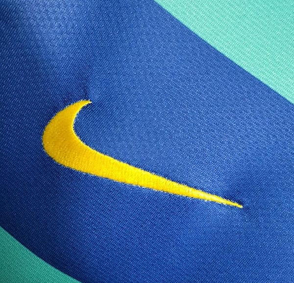Retro 10/11 Barcelona Away Green Jersey - Image 11