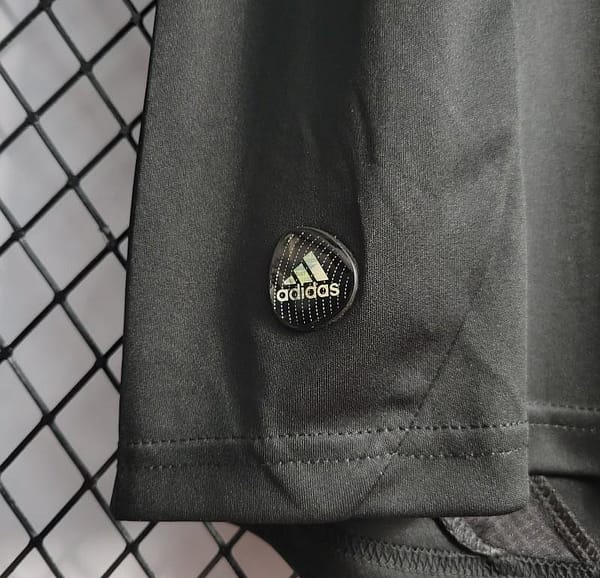 Retro 2011/12 Real Madrid Black Goalkeeper Jersey - Image 3