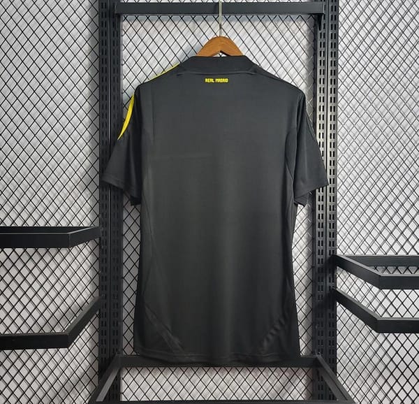 Retro 2011/12 Real Madrid Black Goalkeeper Jersey - Image 5
