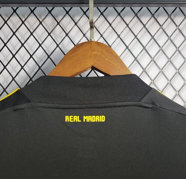 Retro 2011/12 Real Madrid Black Goalkeeper Jersey - Image 6
