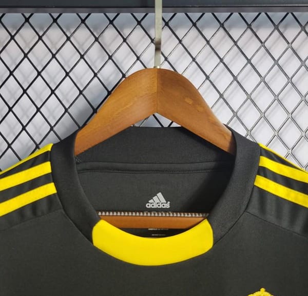 Retro 2011/12 Real Madrid Black Goalkeeper Jersey - Image 10
