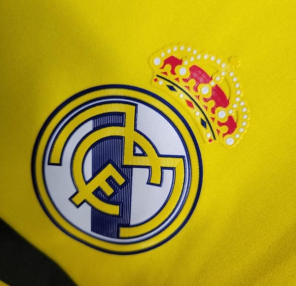 Retro 2011/12 Real Madrid Yellow Goalkeeper Jersey - Image 2