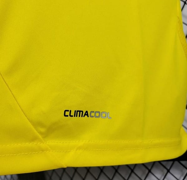 Retro 2011/12 Real Madrid Yellow Goalkeeper Jersey - Image 4