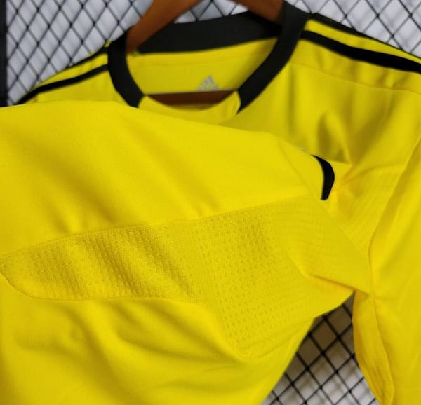 Retro 2011/12 Real Madrid Yellow Goalkeeper Jersey - Image 8