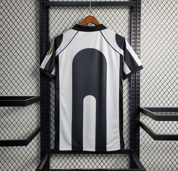 Retro 1997-98 Juventus Home Jersey - Image 4