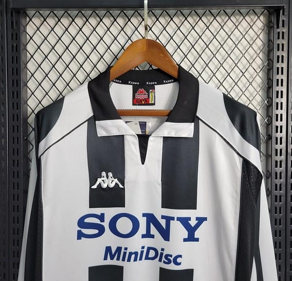 Retro Long Sleeve 1997-98 Juventus Home Jersey - Image 3