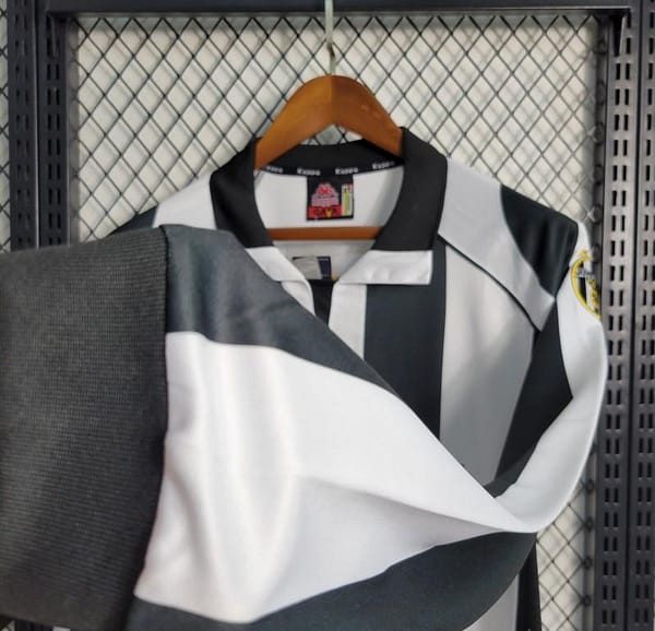 Retro Long Sleeve 1997-98 Juventus Home Jersey - Image 4