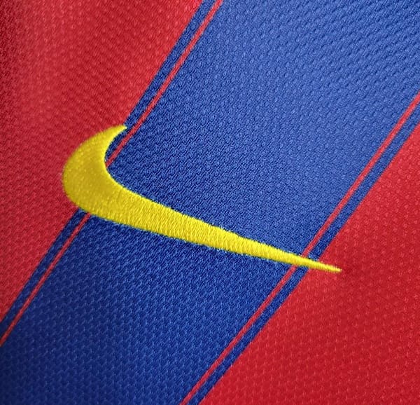Retro 09-10 Barcelona Home Soccer Jersey - Image 4