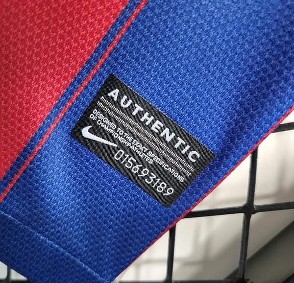 Retro 09-10 Barcelona Home Soccer Jersey - Image 7