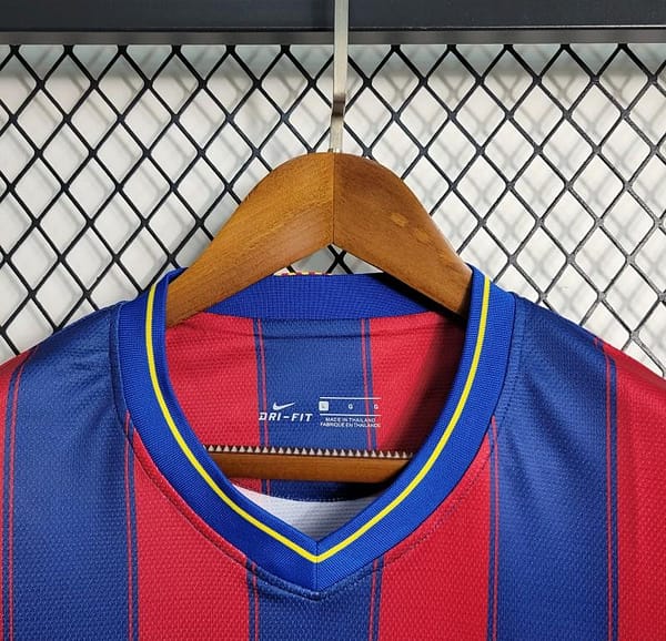 Retro 09-10 Barcelona Home Soccer Jersey - Image 9