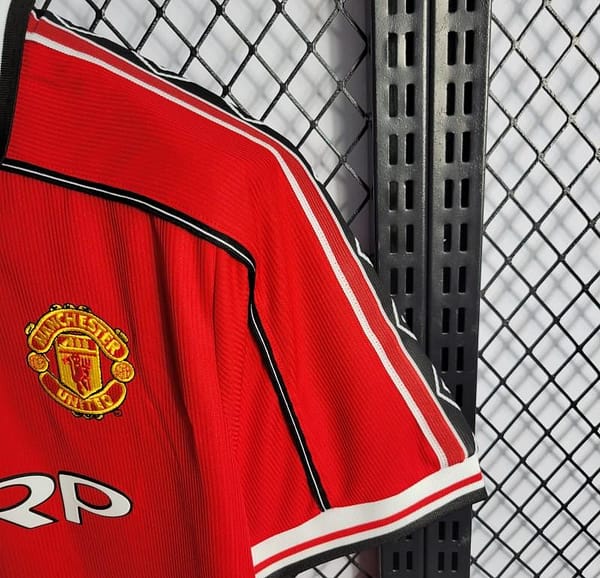 Retro 98-99 Manchester United Home Jersey - Image 10