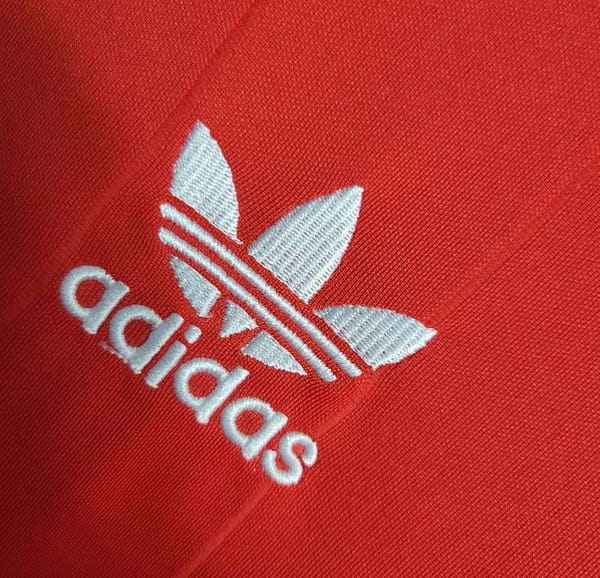 Retro 83/84 Manchester United Home Jersey - Image 2