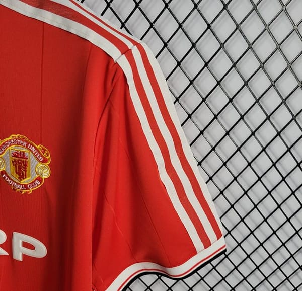 Retro 83/84 Manchester United Home Jersey - Image 3