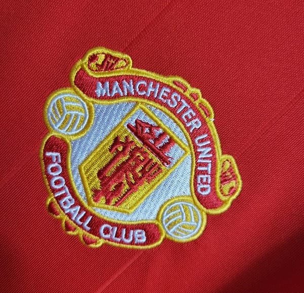 Retro 83/84 Manchester United Home Jersey - Image 5