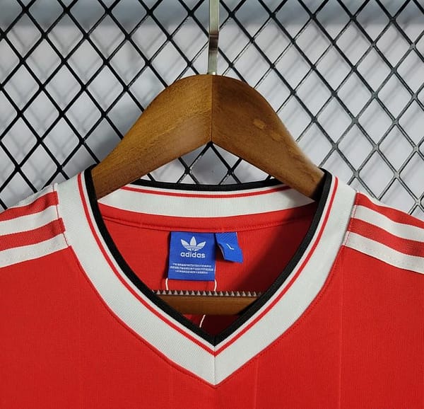 Retro 83/84 Manchester United Home Jersey - Image 8